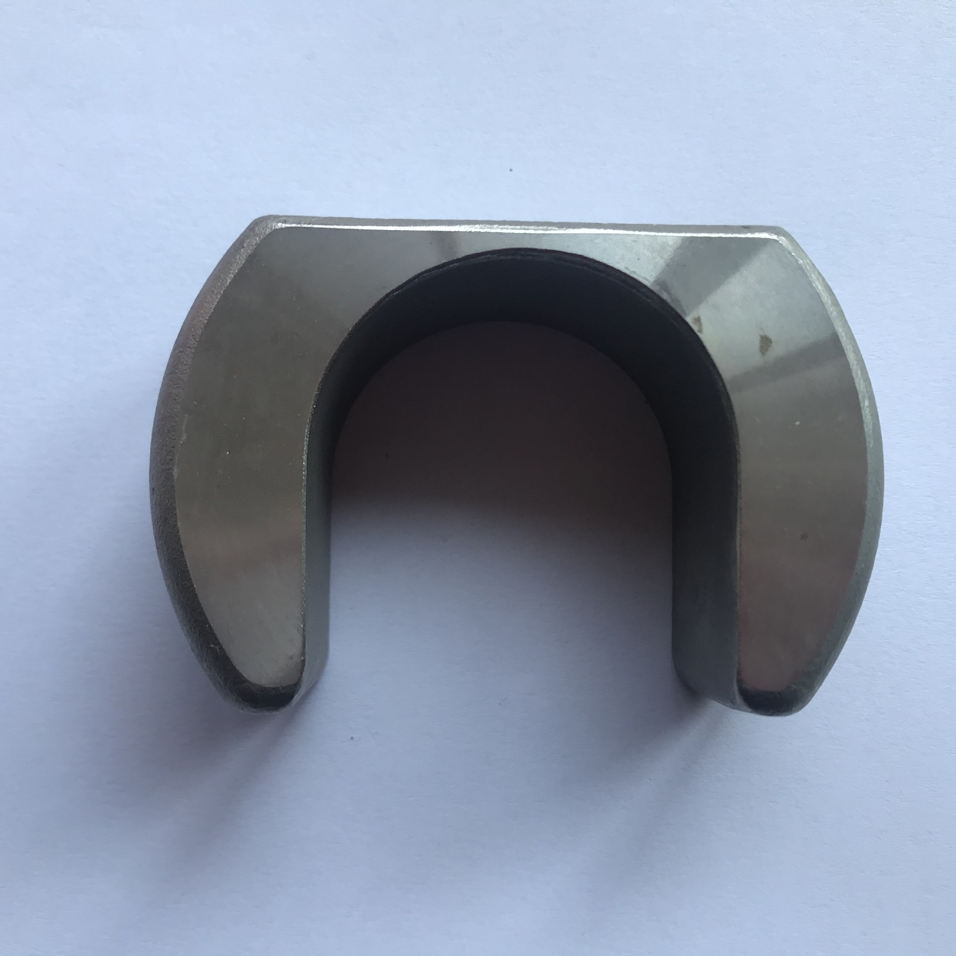 Хөрөнгө оруулалт хийх явцад усны шилээр хийсэн элсээр хийсэн бүрхүүлийн давхаргыг задлах шалтгаан юу вэ?