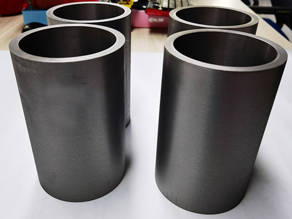 Саарал цутгамал 200-ийн механик боловсруулалтын гүйцэтгэлд өндөр эсвэл бага цахиур ямар нөлөө үзүүлдэг вэ?