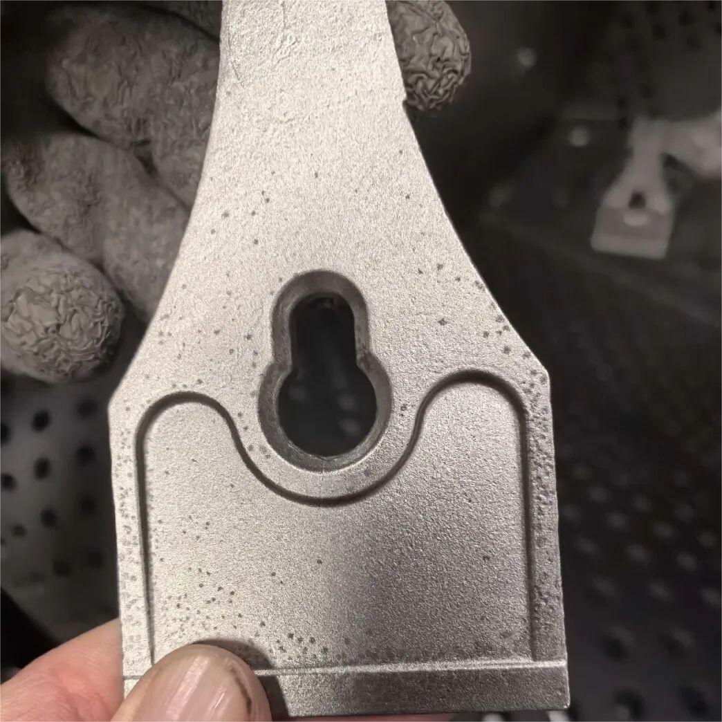 410 ширхэг зэвэрдэггүй гангаар хийсэн цахиурын уусмал, 205 грамм жинтэй, гадаргуугийн исэлдэлтийн цэгийн согогтой: шалтгаан, шийдэл